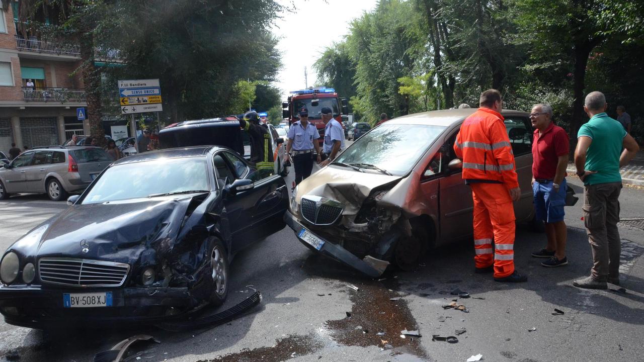 Incidente in città: tre feriti