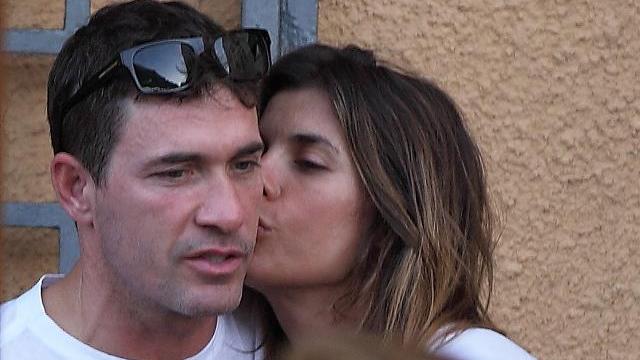 Il parroco: «Tra Elisabetta e Brian c’è un amore vero»