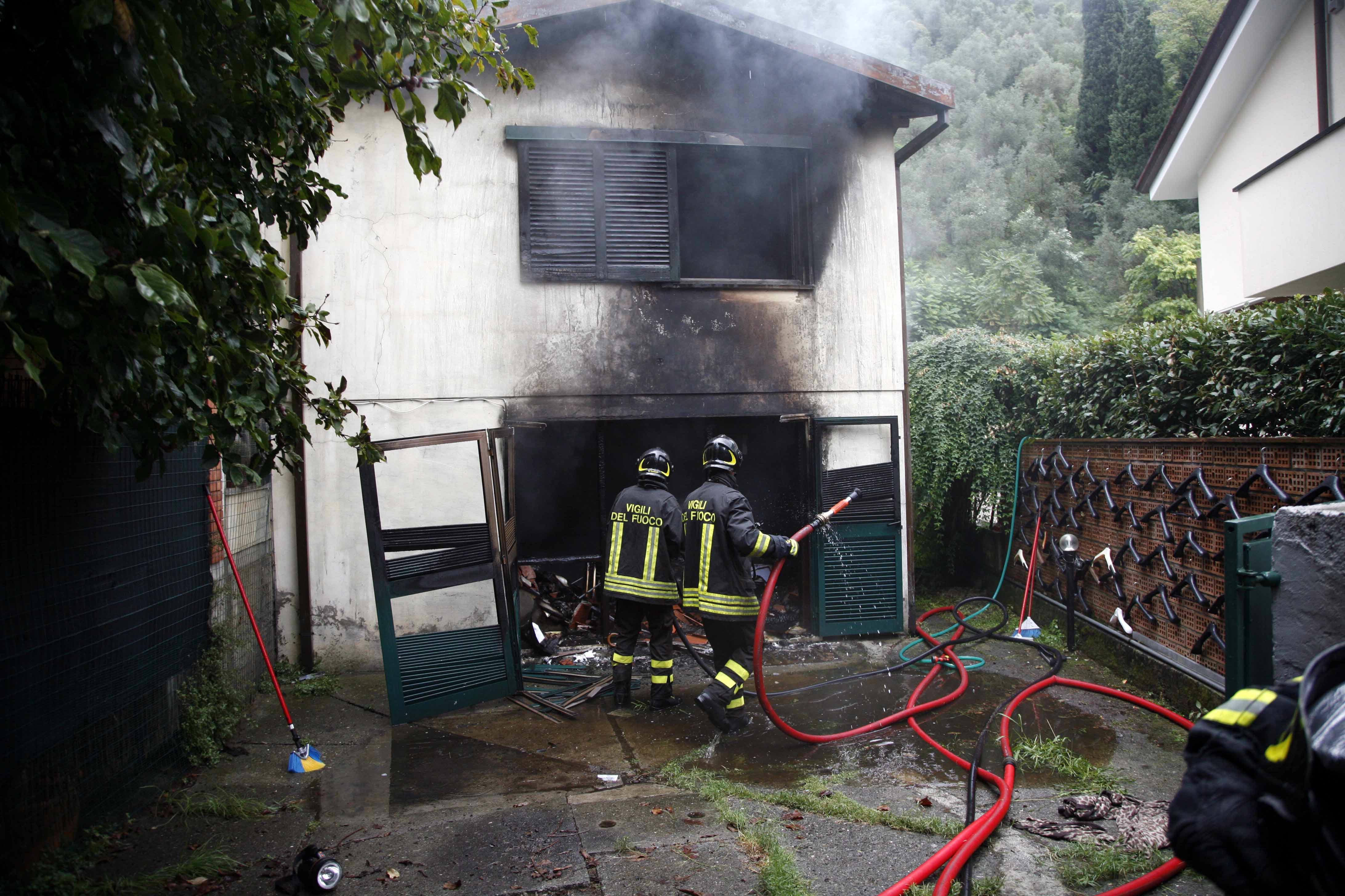Incendio in un appartamento di fronte alla casa di Carducci 