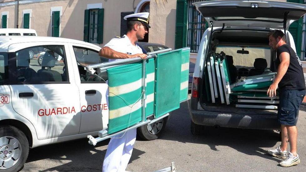 Occupazione abusiva della spiaggia, blitz della Capitaneria