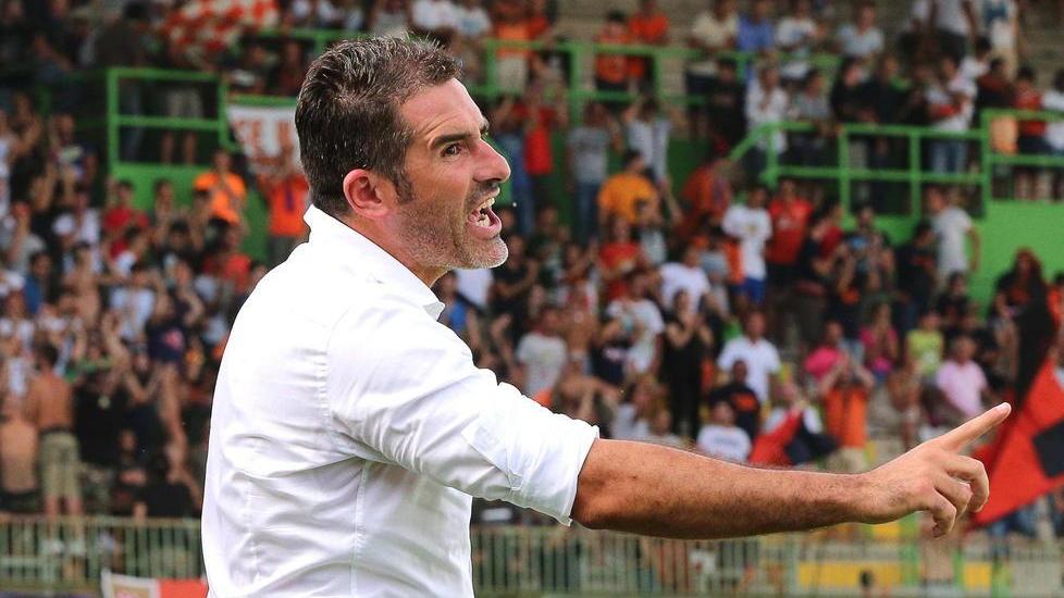 Due squalificati, Lucarelli infuriato