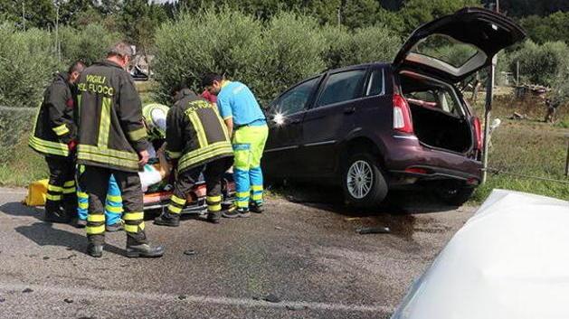 Pauroso scontro frontale: due feriti