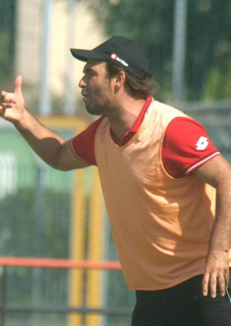Pagliuca fa il pompiere «Lavorare per salvarsi»