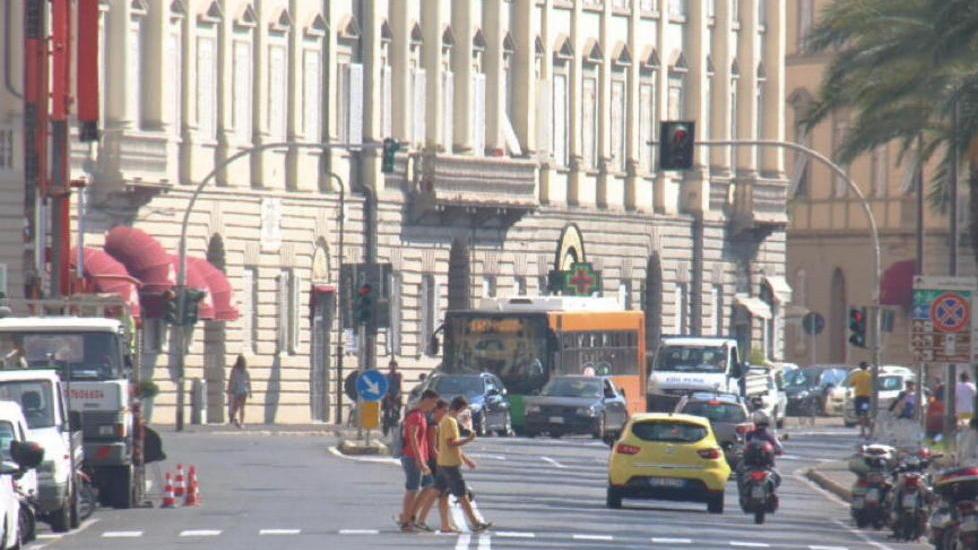 Il Viale Italia come l’autostrada Le strisce? Ignorate