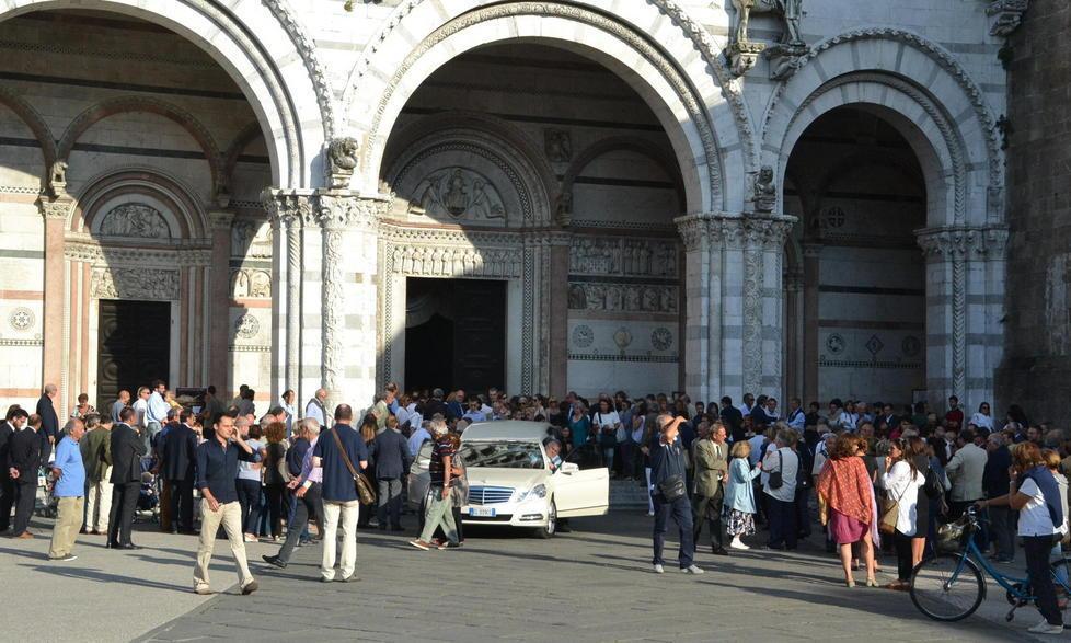 È riuscito a far ridere anche al suo funerale 