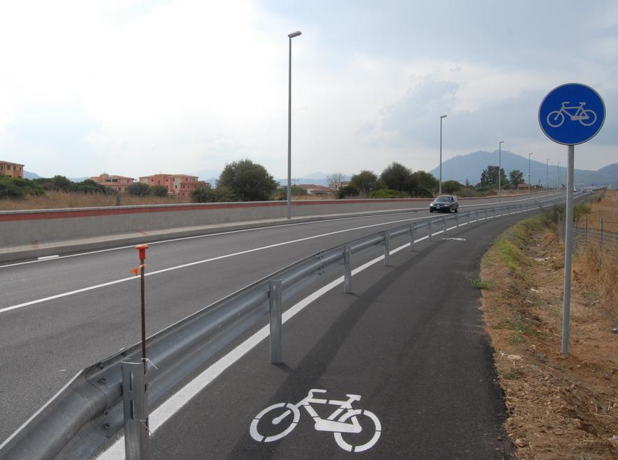 Pista dietro il guard rail una trappola per ciclisti 