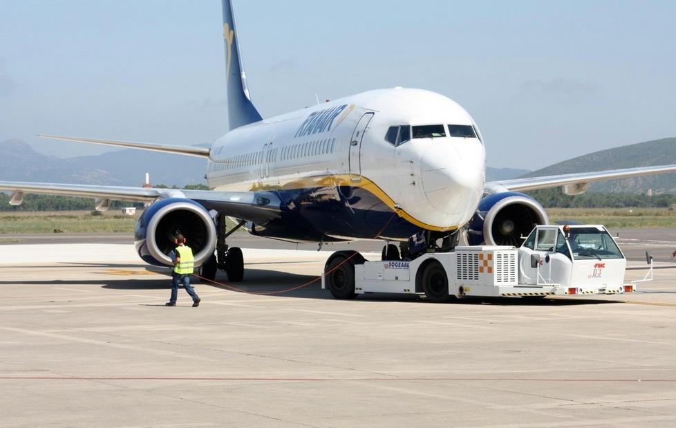 Fuma sul volo Ryanair: multa da duemila euro 