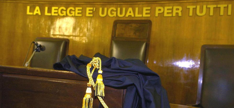Documenti falsificati ma notule vere geometra a processo