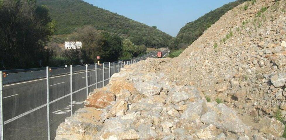 Da lunedì i lavori per togliere la frana che minaccia l’A11 