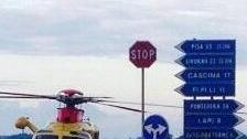 Si ribalta con l’auto, portato a Cisanello