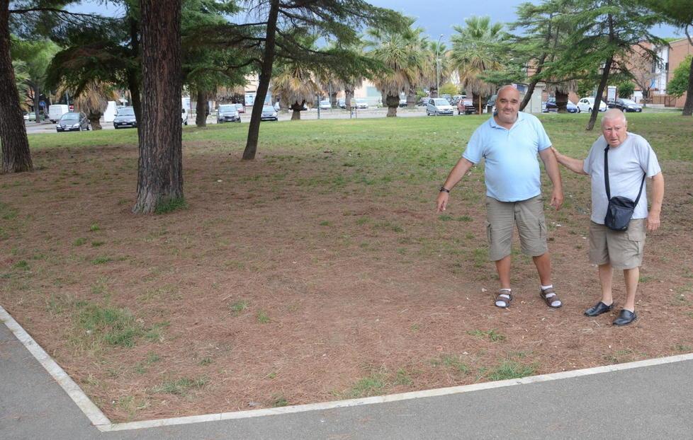 Sparite dal parco tutte le panchine