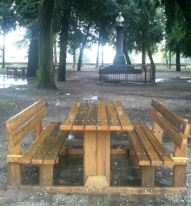 Nuovi tavoli e panchine installati sulle Mura