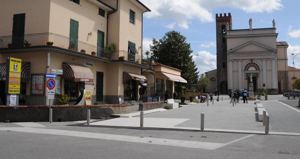 Marlia, nuovo arredo in via Matteoni 