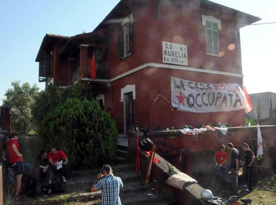 Apre la festa antifascista alla Casa Rossa 