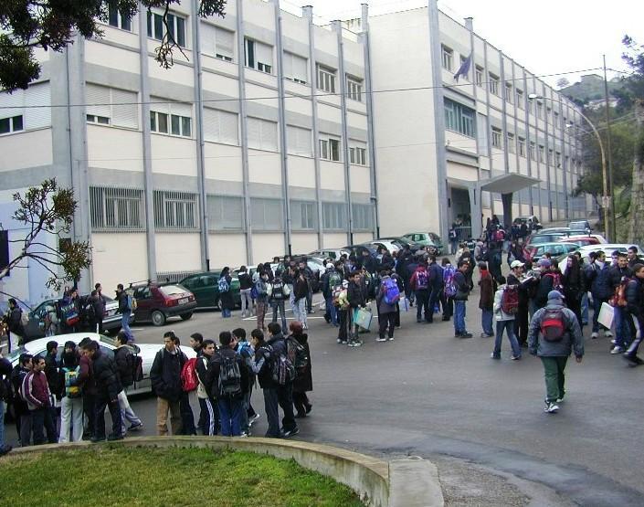 Scuola, appello alla Regione: basta tagli 