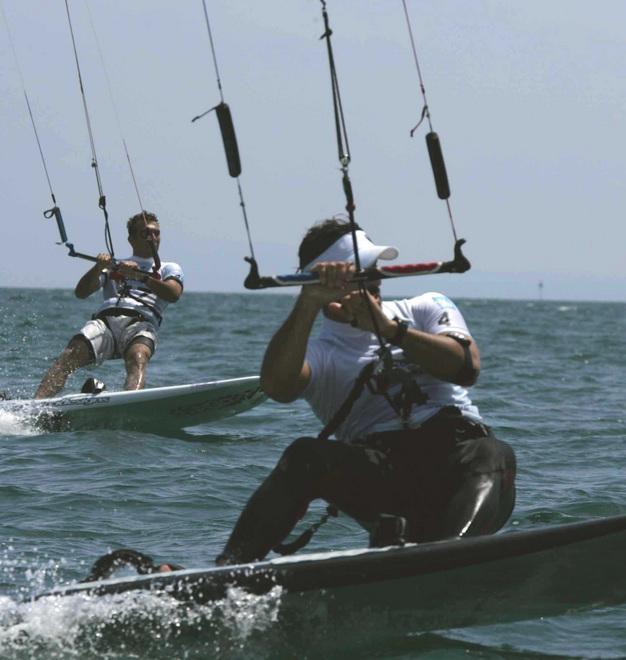 Spettacolo con windsurf e kite tra Sinis e Torregrande 