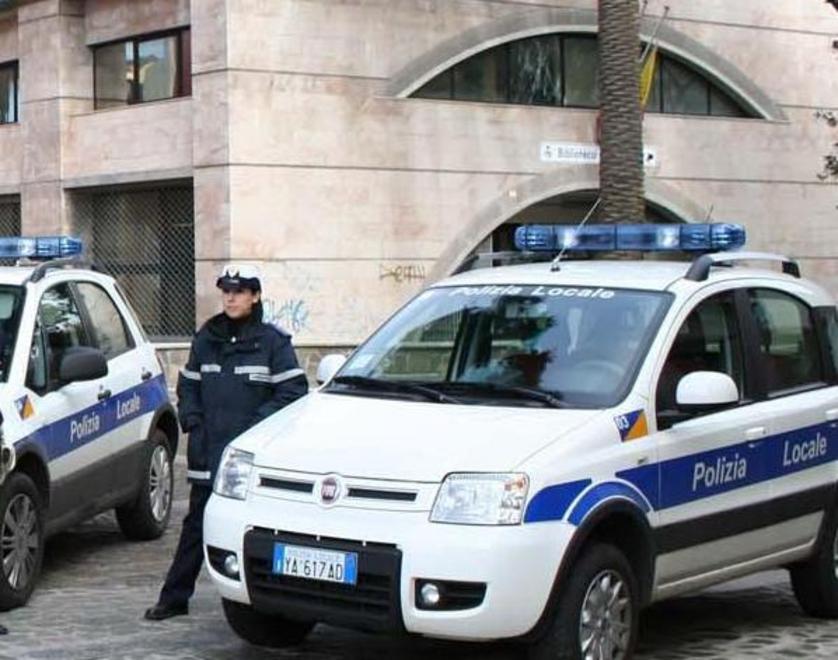 Vigili: pochi, appiedati e malvestiti 