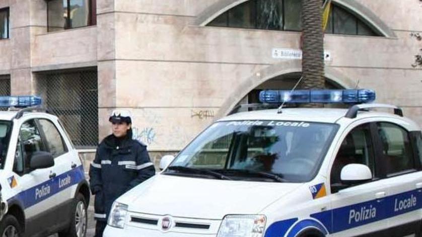 Vigili: pochi, appiedati e malvestiti