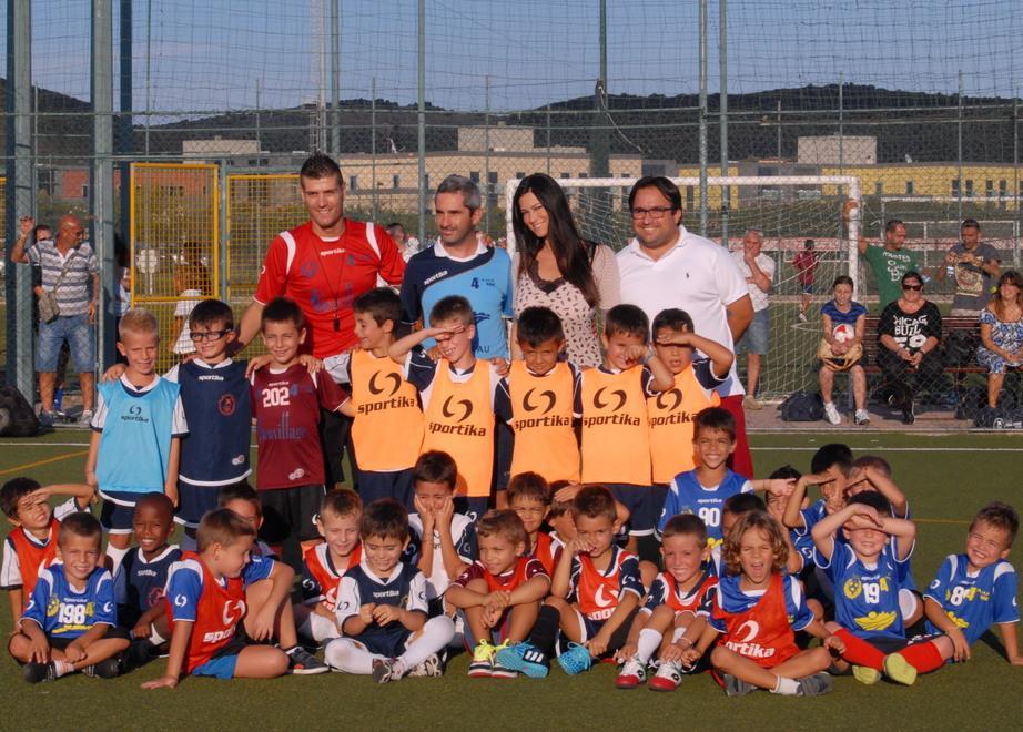 Alla scuola calcio c’è Manuela Arcuri