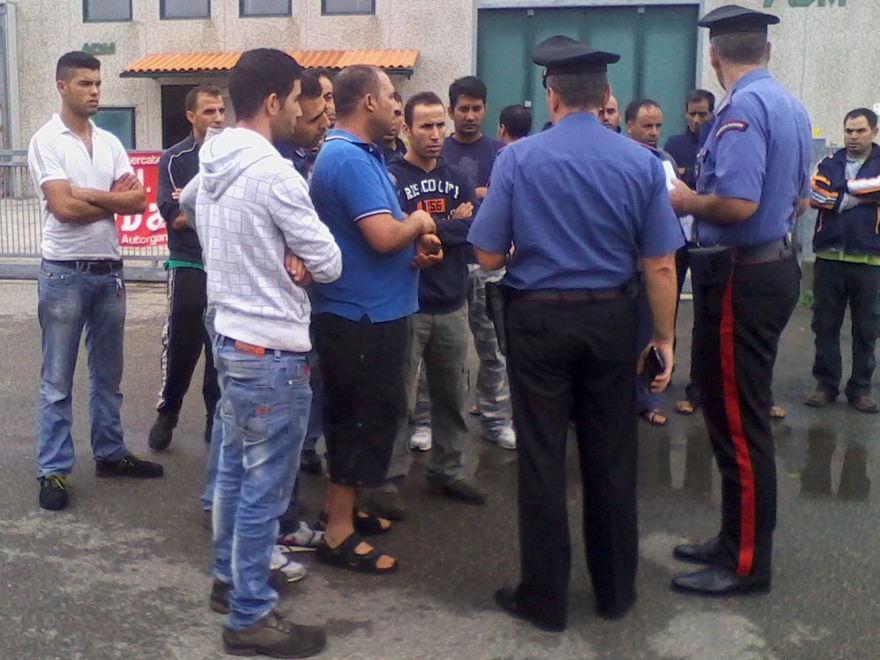 «Pagati in nero e poi licenziati al telefono» 