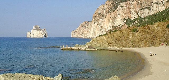 Il fascino antico di Porto Masua, l’ex attracco delle miniere di carbone