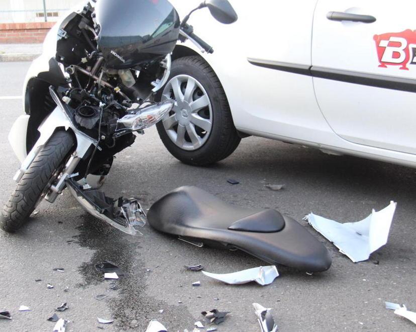 Scontro auto-moto, centauro ferito 