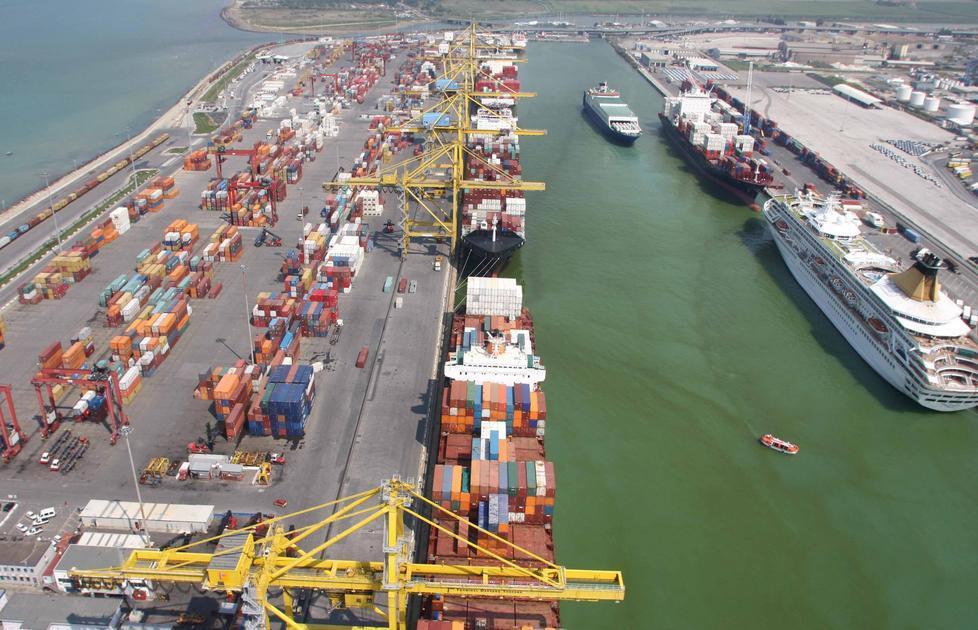 Il sindacato: «Non permetteremo ritardi sul porto» 