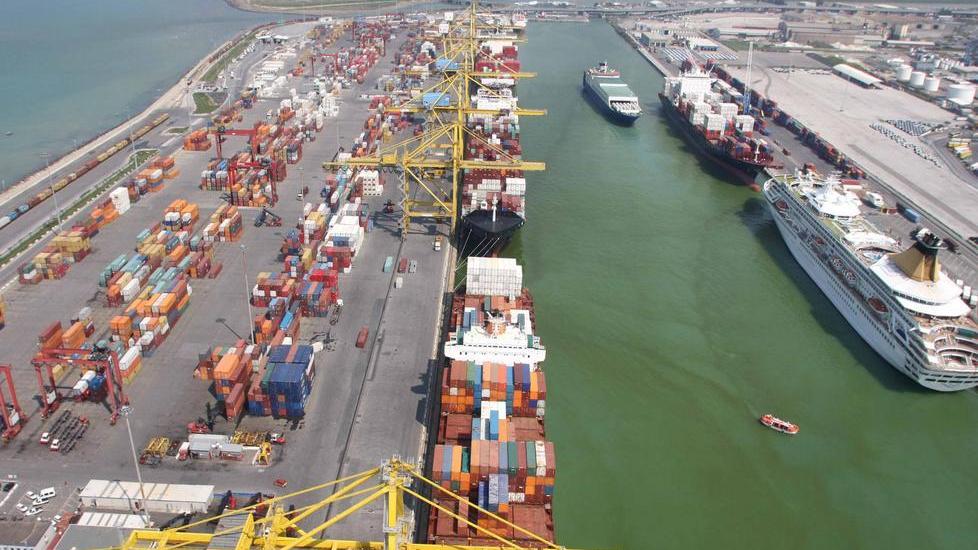 Il sindacato: «Non permetteremo ritardi sul porto»