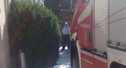 Esplosione sotto le finestre del comune 