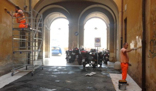 Vicolo del Moro, scritte cancellate 