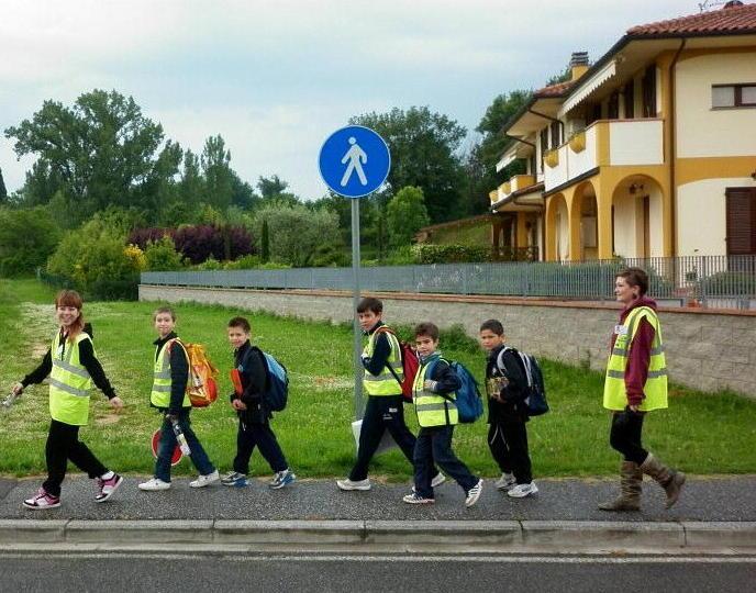 Tutti in fila a scuola, il “Piedibus” 