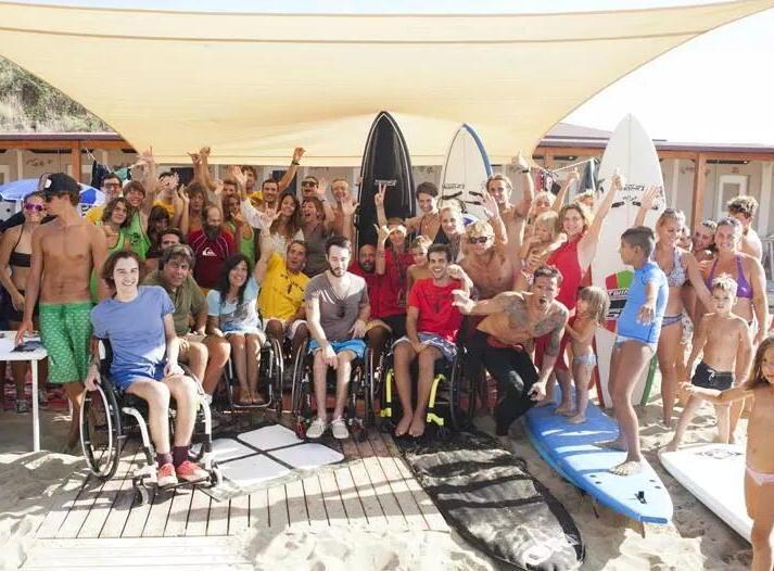 Surf in chiave accessibile sulle onde senza barriere 
