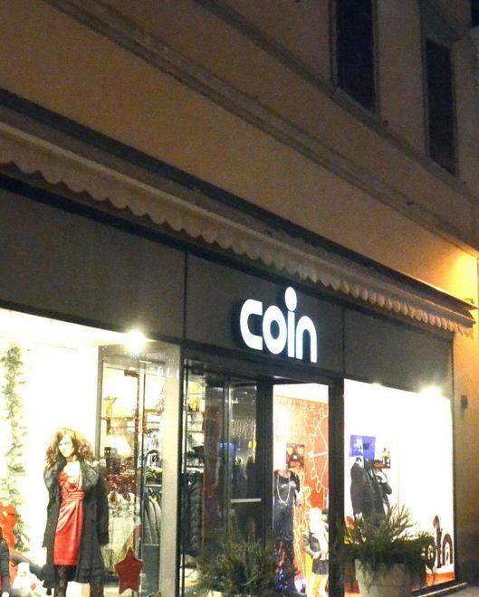 Il negozio Coin in corso Carducci a Grosseto (foto Bf)
