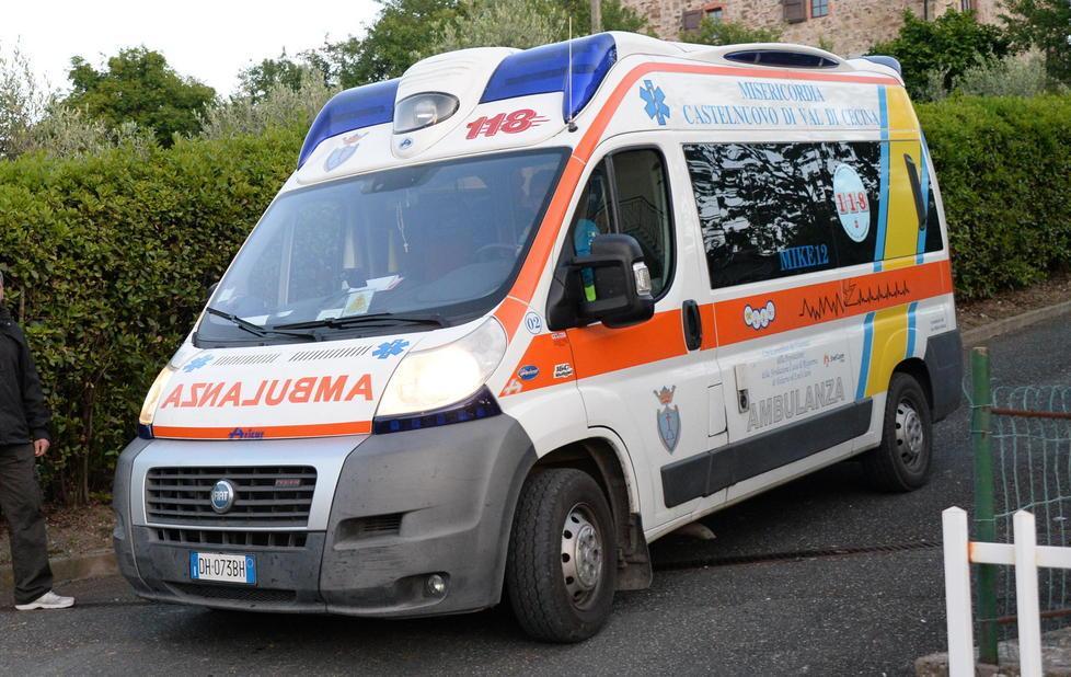 Grave ciclista travolto da moto 