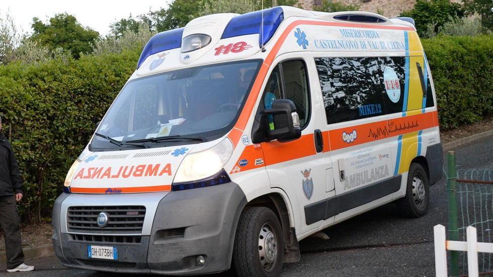 Grave ciclista travolto da moto