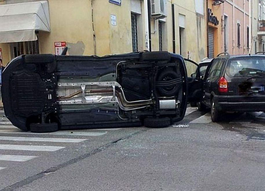 Scontro tra auto e furgone due feriti in via Don Minzoni