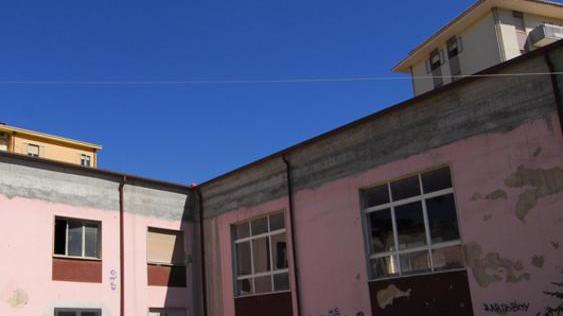 Ancora chiuso il caseggiato di via Gramsci