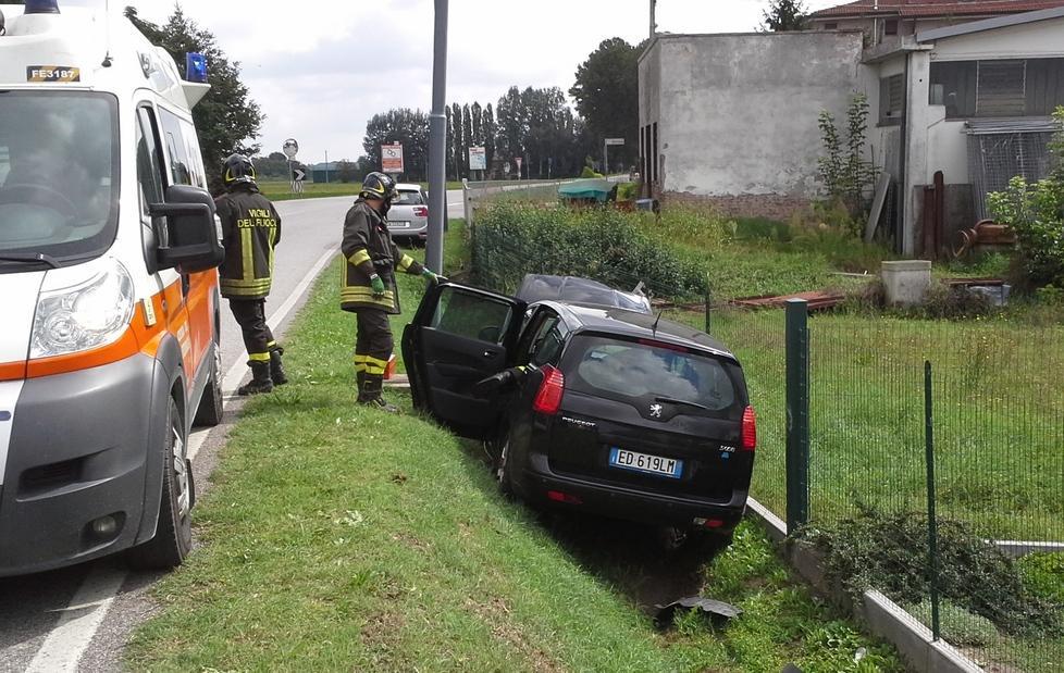 Malore mentre guida L’auto va nel fosso Grave il conducente