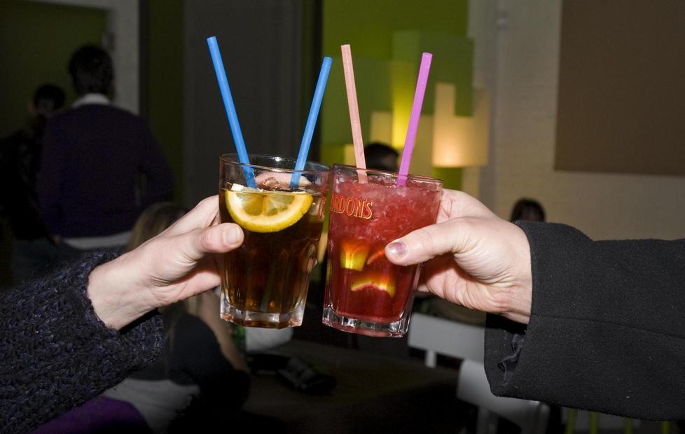 Dati allarmanti, alcol e fumo già alle medie 
