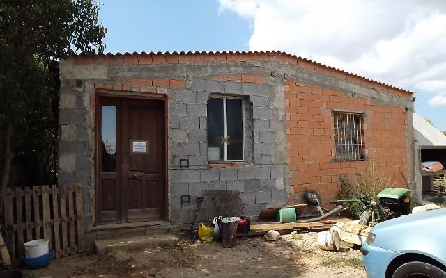 Casa abusiva e discarica sequestrate dagli agenti forestali 