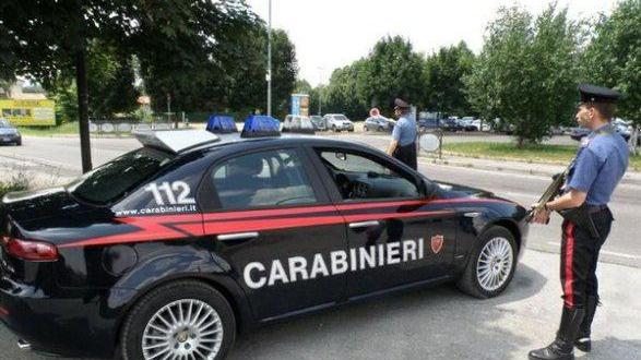 Toglie l’antitaccheggio per rubare vestiti, denunciata