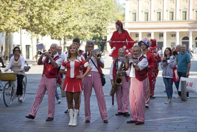 I buskers “biancorossi” animano il centro 