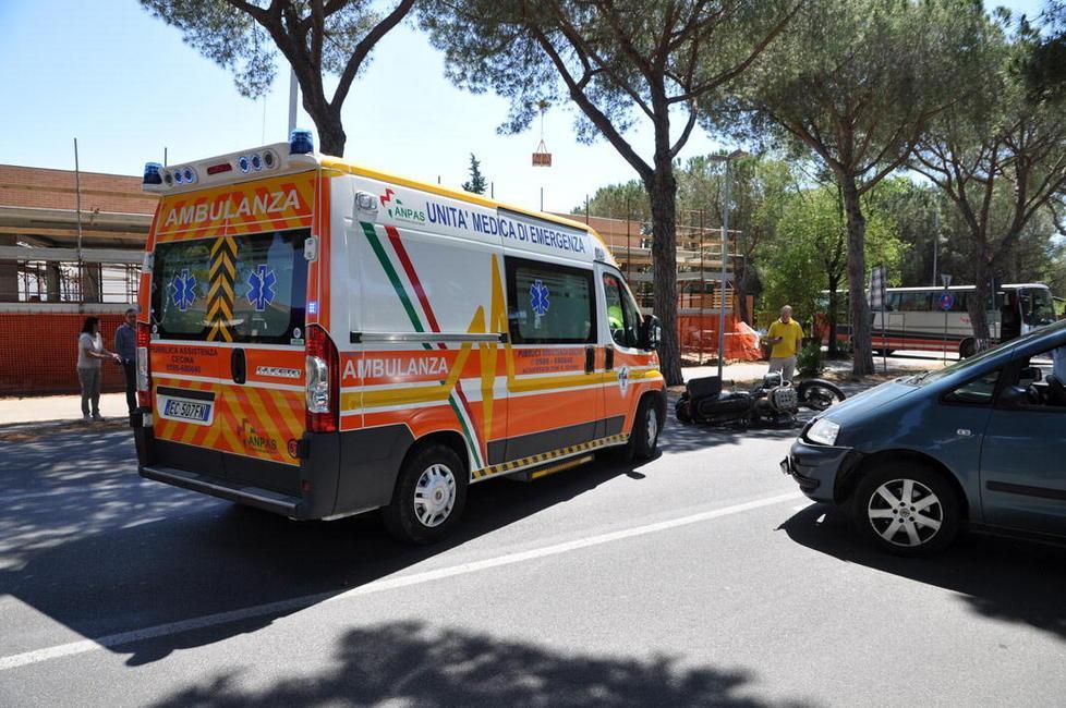 Scoppia la moka, ustionata al viso 