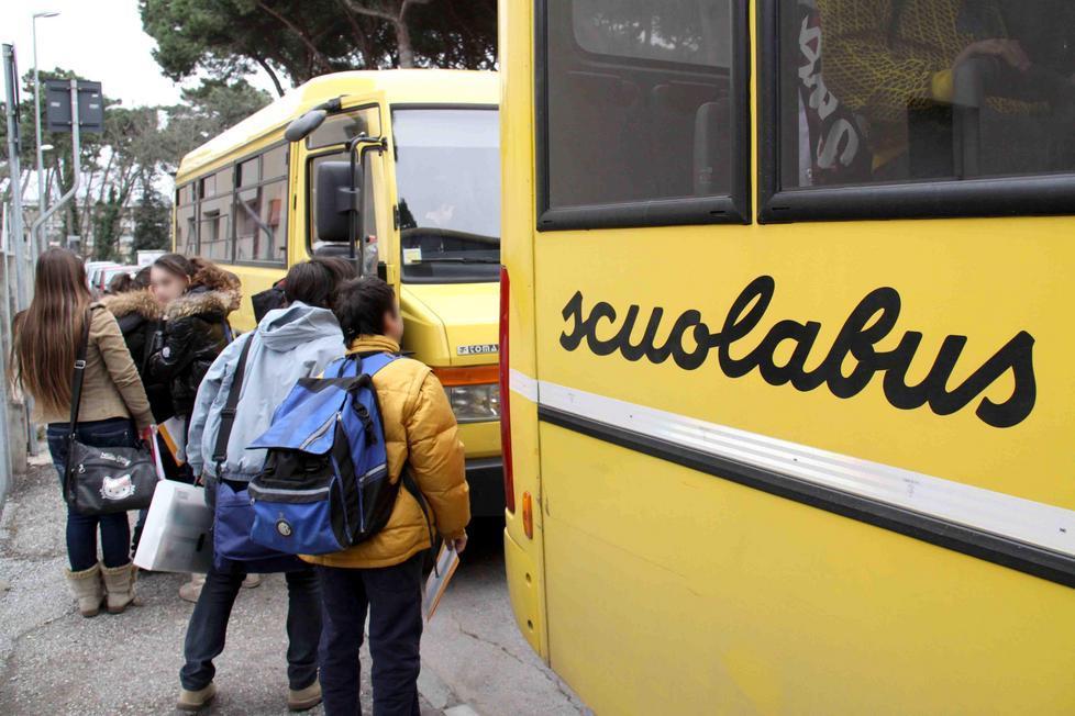 Caos scuolabus, gara deserta 