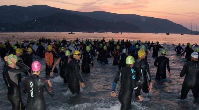 L’Elbaman triathlon fa 10, centinaia i concorrenti 