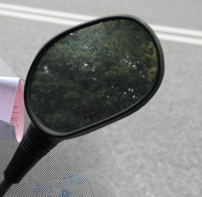 Spariscono i pezzi gli specchietti sono i più ambiti