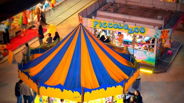 Smontata la tensostruttura Più spazio per il luna park