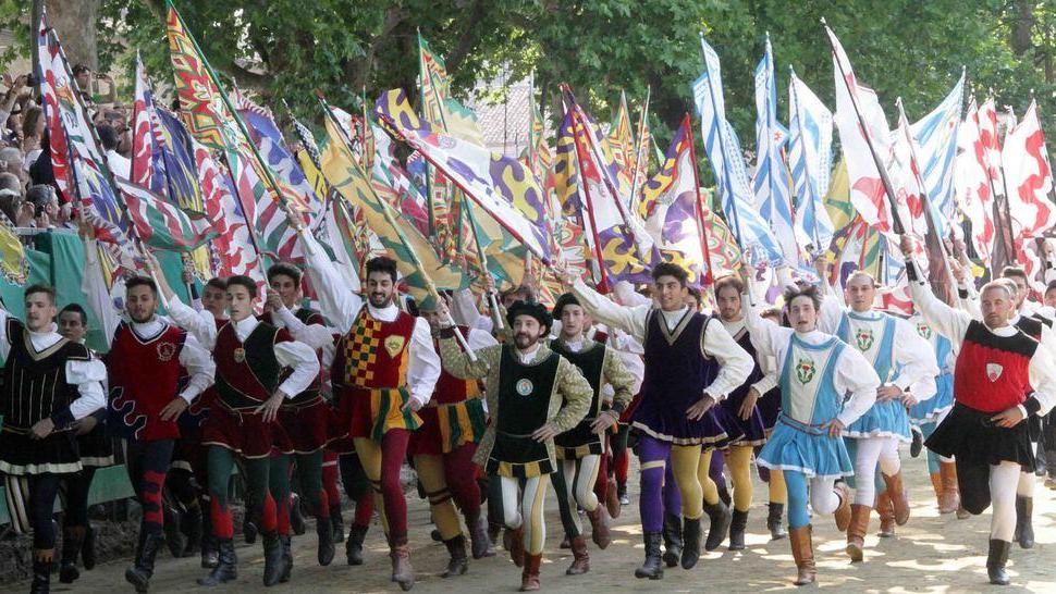 Capitale per le bandiere Ferrara prima candidata