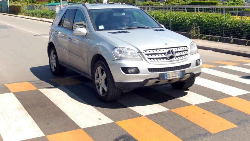 Strisce pedonali rialzate anti-velocità