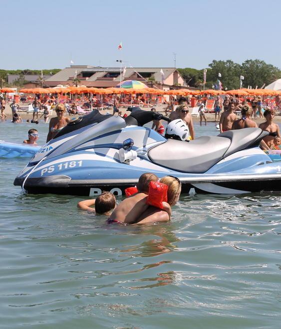 Più sicuri con l’acquascooter e lo Squalo